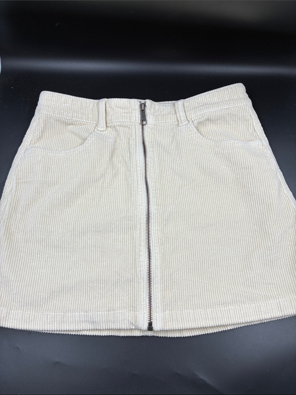 American Eagle Outfitters Cream Corduroy Front-Zip Mini Skirt Size 8 Regular